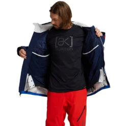 Burton [ak] Gore-Tex Swash Snowboardjacke Dress Blue/Flame Scarlet/Lapis Blue Herren -Skiausrüstung ak burton swash jacket dress blues 10001107 401 02 gross71AqLxOWW5KrH