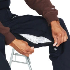 Volcom Roan Bib Winterlatzhose Black Herren -Skiausrüstung volcom roan bib overall g1352306 blk 08 gross