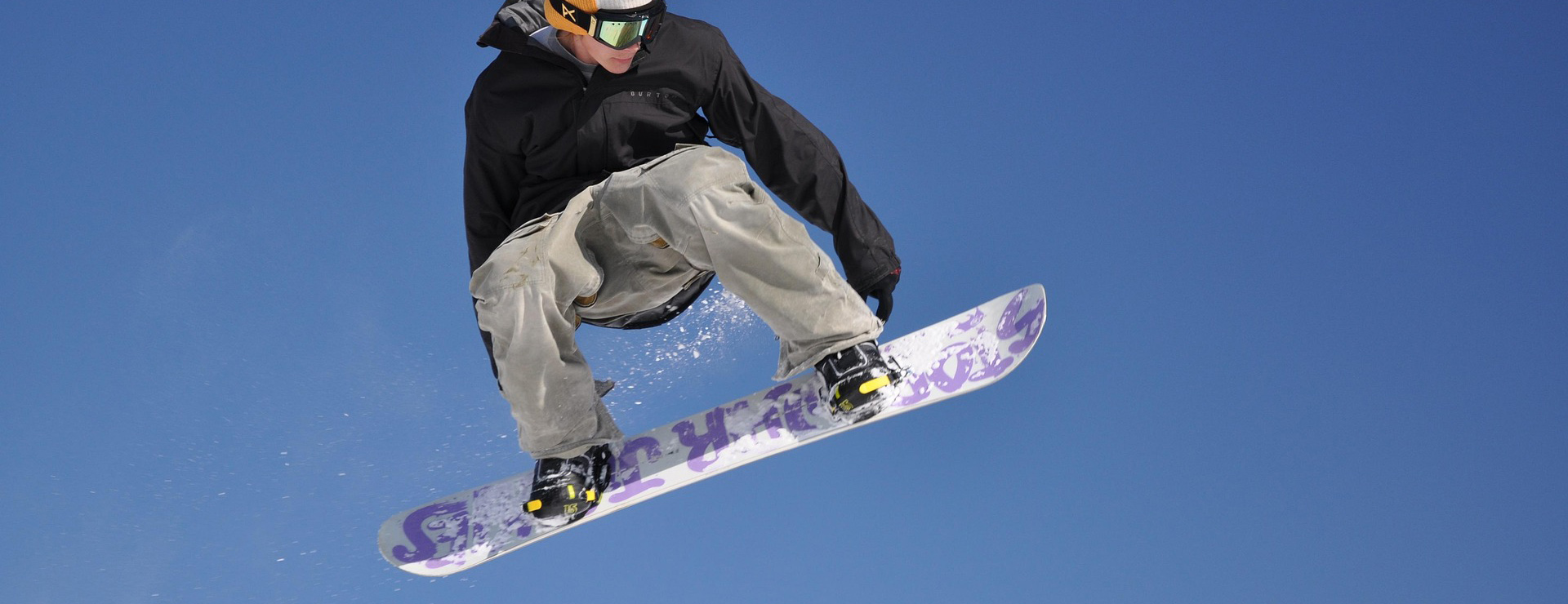 Titelseite -Skiausrüstung snowboarding 3176182 1920